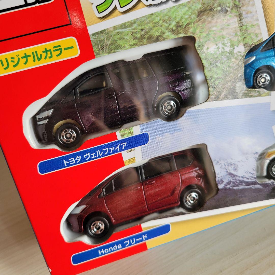【未開封】TOMY トミカ カーポートで遊ぼう！ワンボックスカー大集合セット