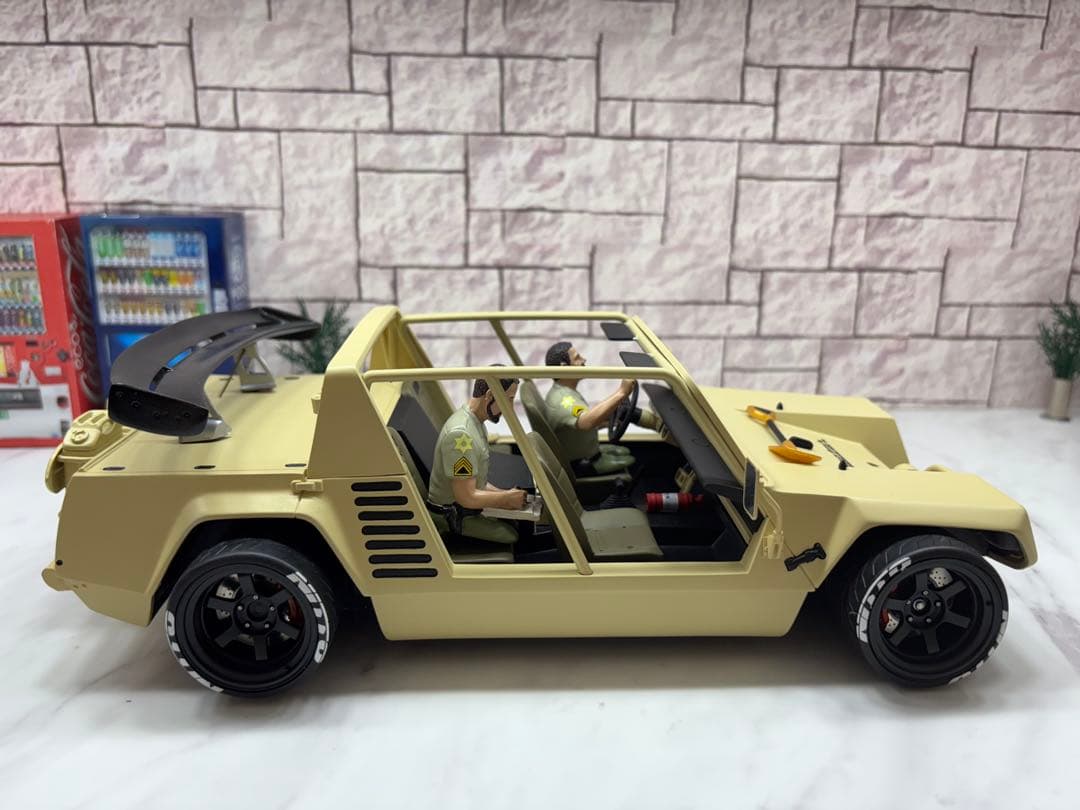 1/18ミニカー ランボルギーニ チーター　カスタム　フィギュア2体付き