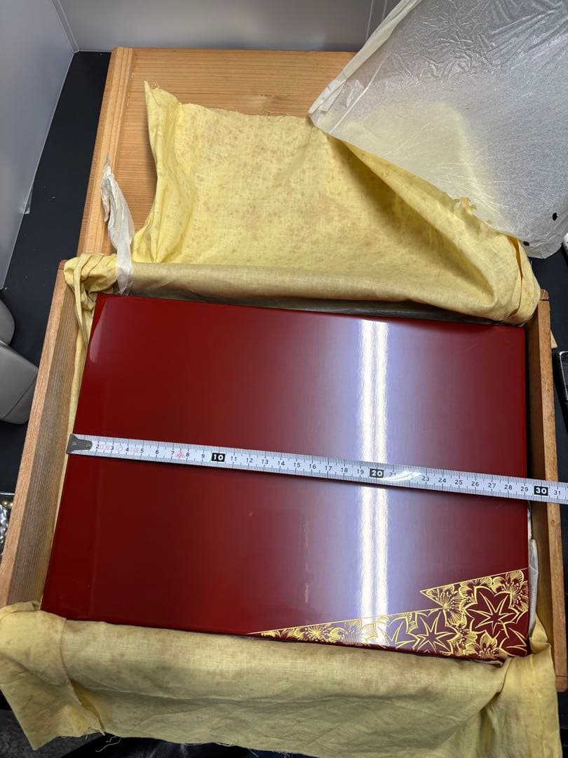 輪島塗】朱漆塗り 沈金 桜に紅葉の図 蒔絵 菓子皿 菓子器 盛り皿