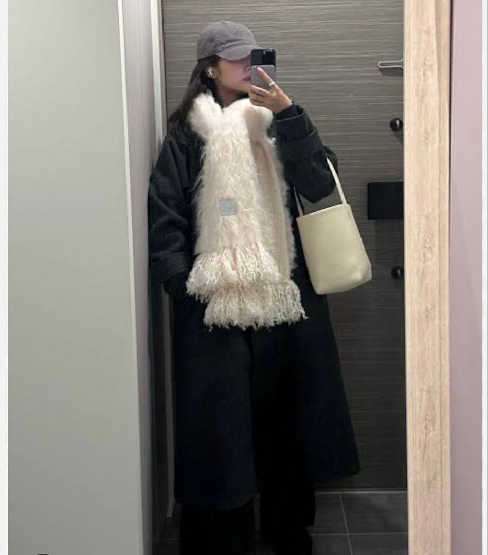 THE TOE PIGALLE SHAGGY MUFFLER ホワイト