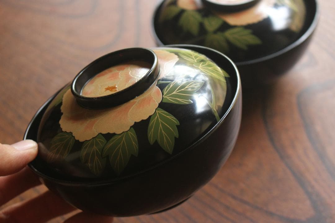 時代逸品！上質黒漆に優美な牡丹見返し蜂蒔絵の映えるお椀2点（検輪島塗蒔絵椀雑煮椀