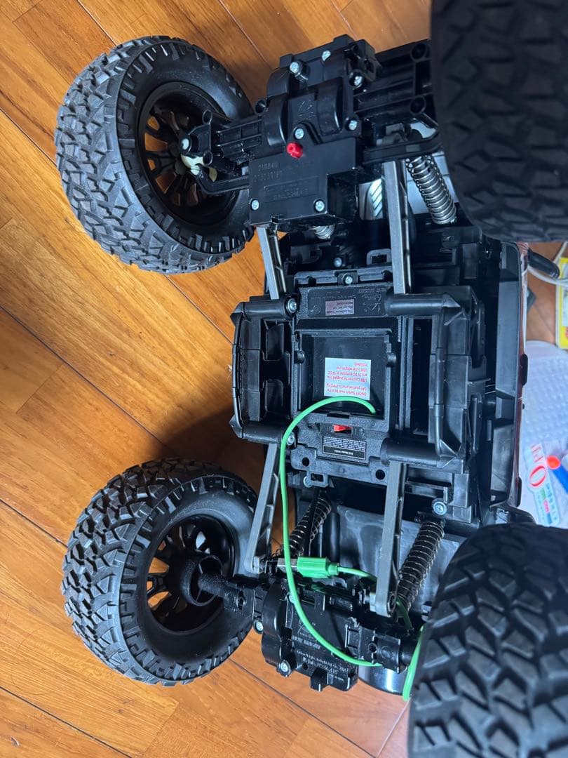 RCカー 四輪駆動 レッド