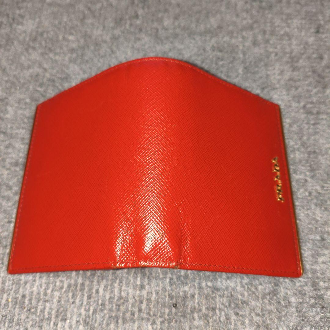 PRADA 二つ折り財布 赤