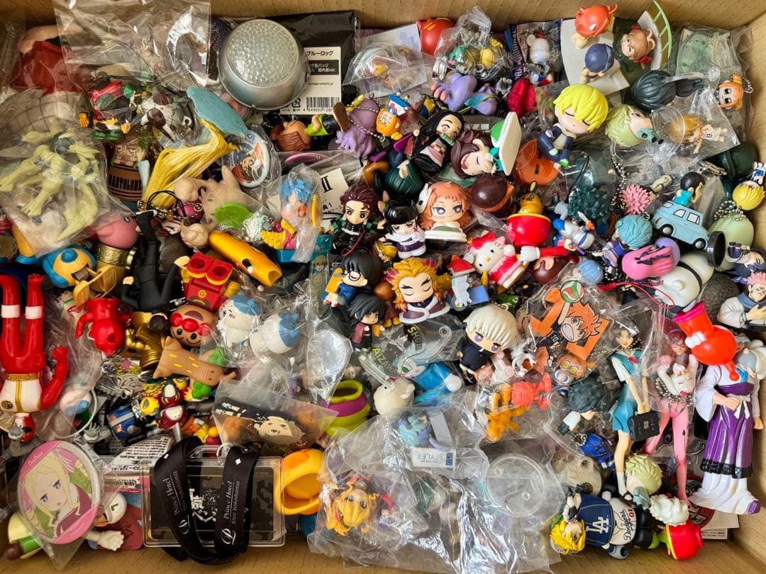 アニメグッズ キャラクターグッズ まとめ売り 超大量 大量 缶バッジ 激安 処分