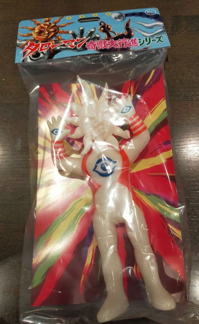 タローマン ソフビ 蓄光カラー 岡本太郎 鷲野デパート名品展 新品未開封