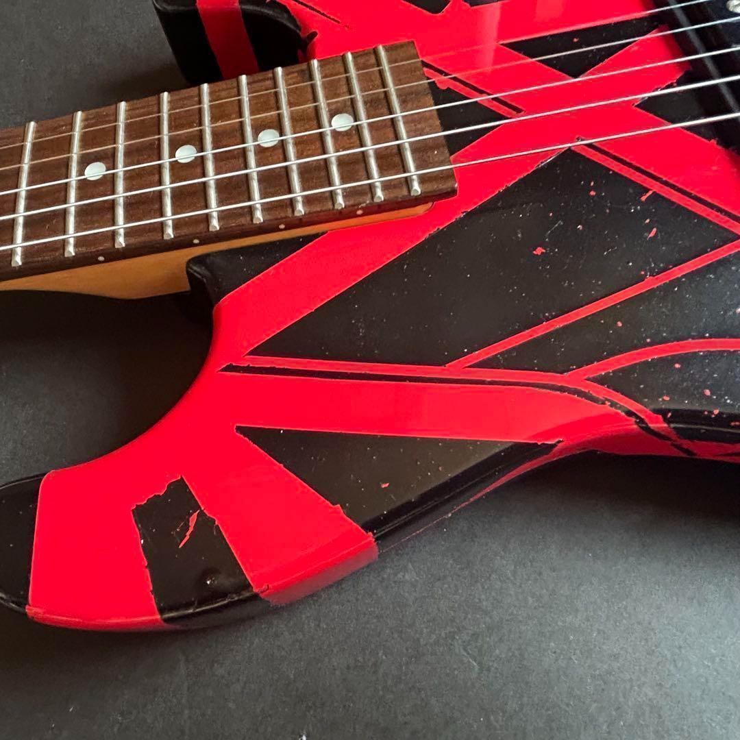 VHⅡ Black ＆Red 風のミニ・ギター。 16日までの底値！