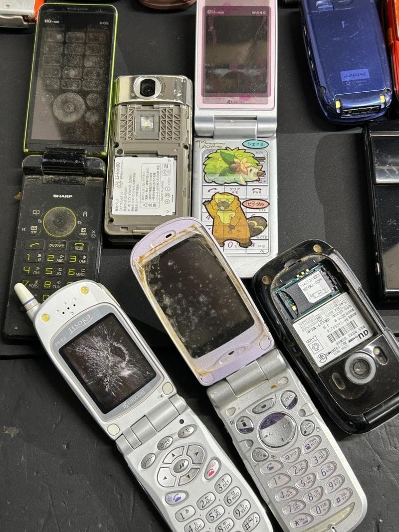 大量 携帯電話 ガラケ docomo au 他 75台以上 ジャンク 部品取り 大量