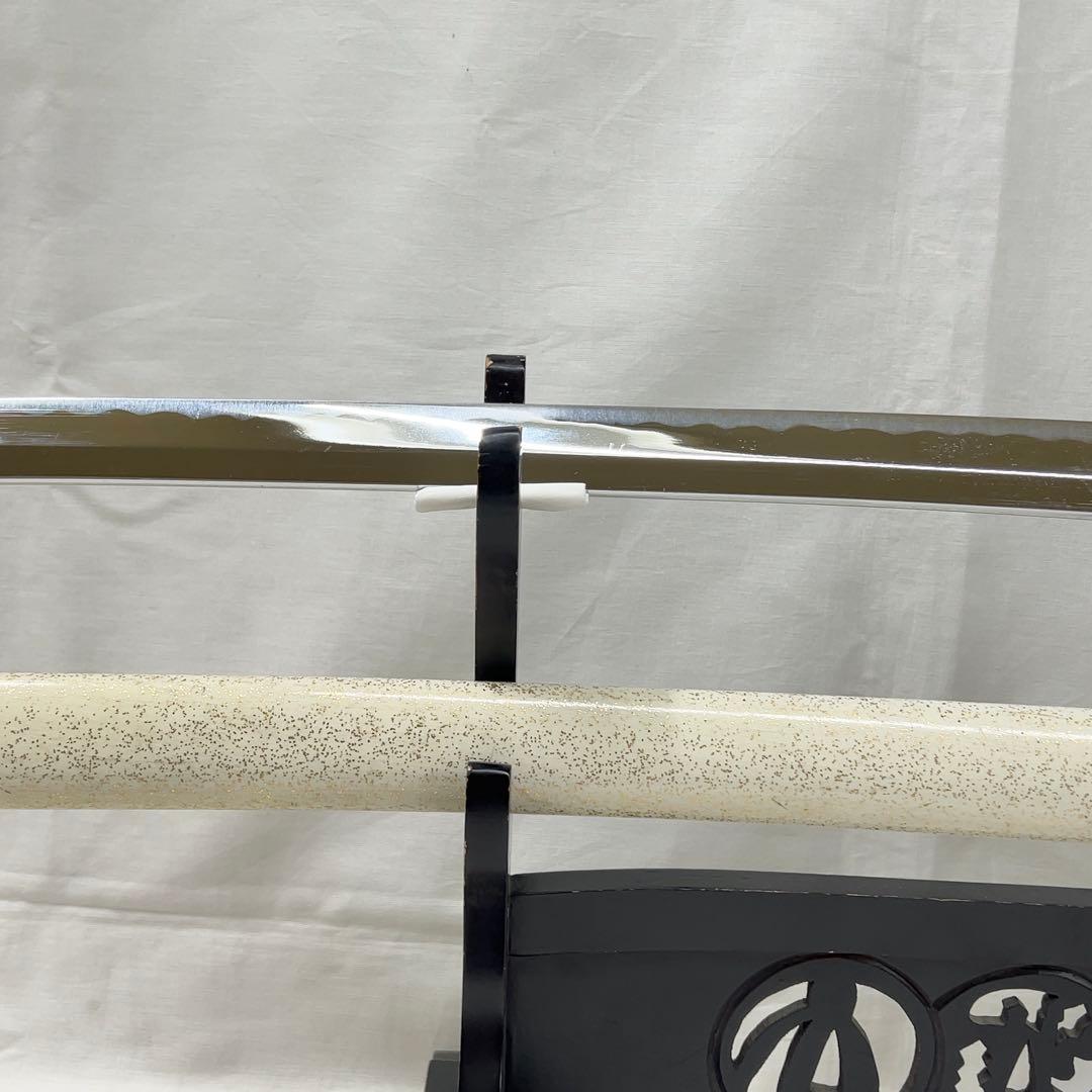 【模造刀】太刀 鉄鍔 風景 魚子地 図 全長99.0センチ 日本刀 白地 金梨地