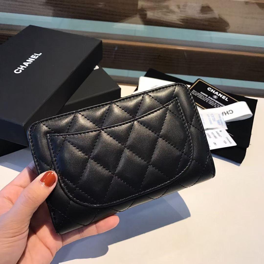 CHANEL 二つ折り財布 ブラック キルティング - メルカリ