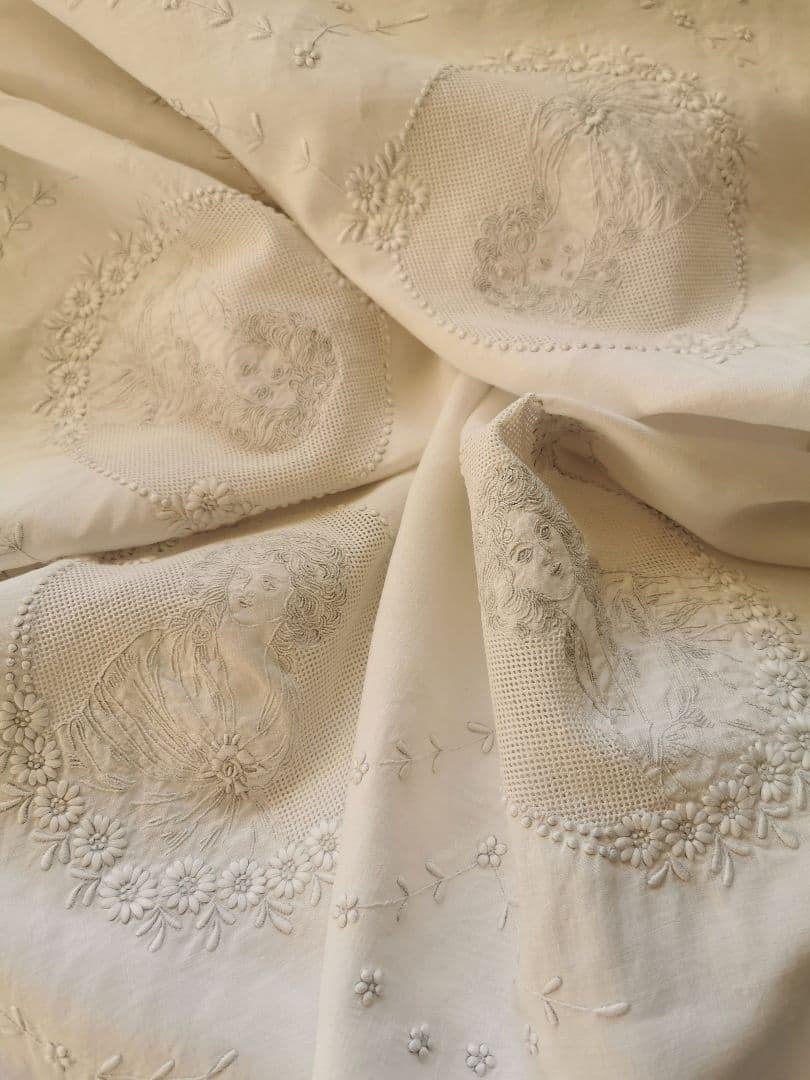 アンティークスイス アペンツェル刺繍 購入 貴婦人達と小花ガーランド