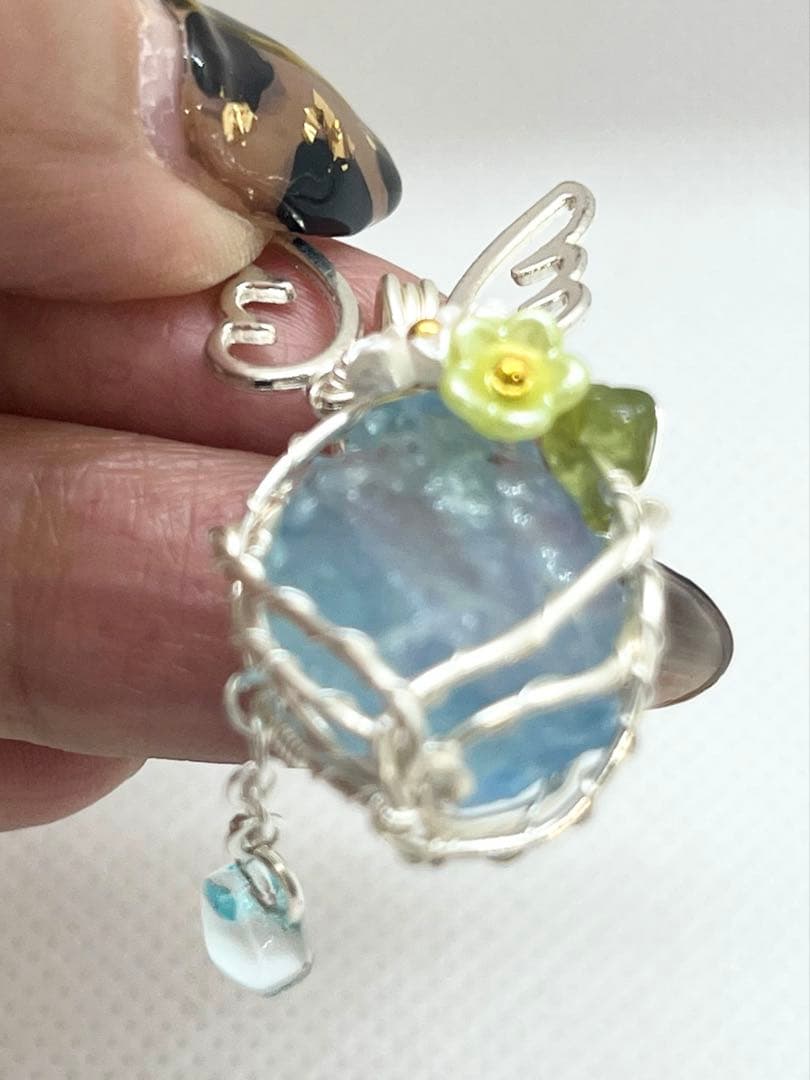 天然 アクアマリン ワイヤー ペンダントトップ 原石 天使 チャーム