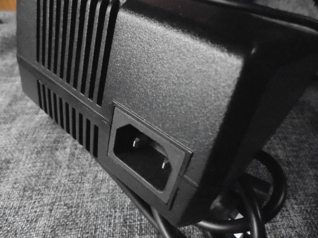 ヤマハ E-VINO ビーノ充電器 B86-H2107-00 100V 美品 電動バイクをご