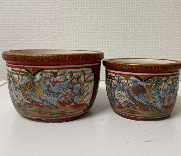 九谷焼≪ 九谷庄三銘 ≫ 金彩赤絵色絵 花鳥・竹林の七賢人図 丸形三足