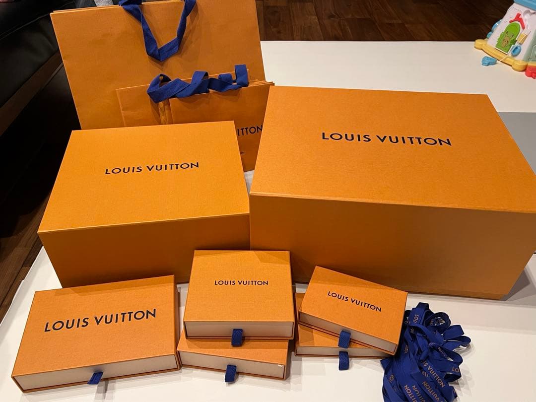 LOUIS VUITTON ギフト包装用箱と袋セット LOUIS VUITTON（ルイ