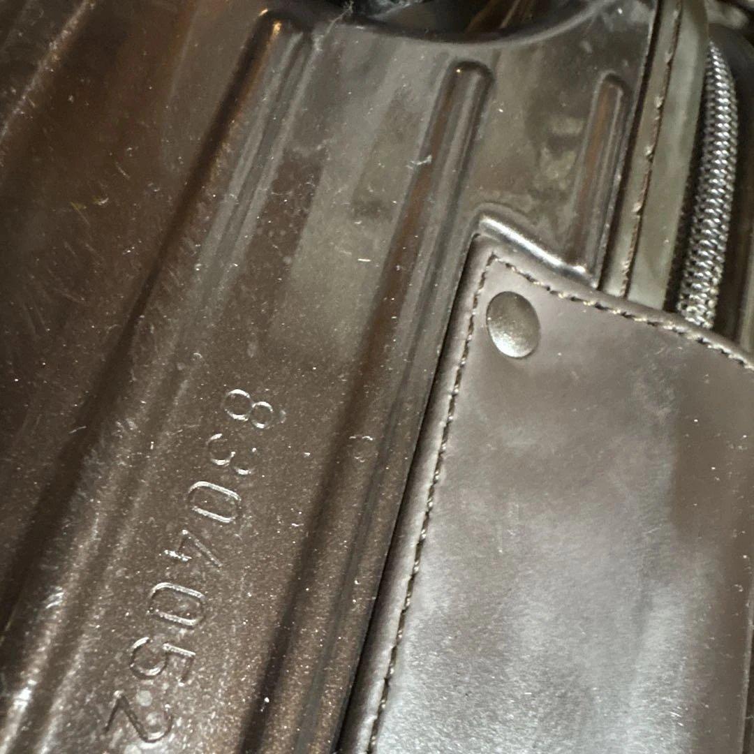 リモワ サルサデラックス4輪 23L 機内持込可 ビジネストローリー 上品