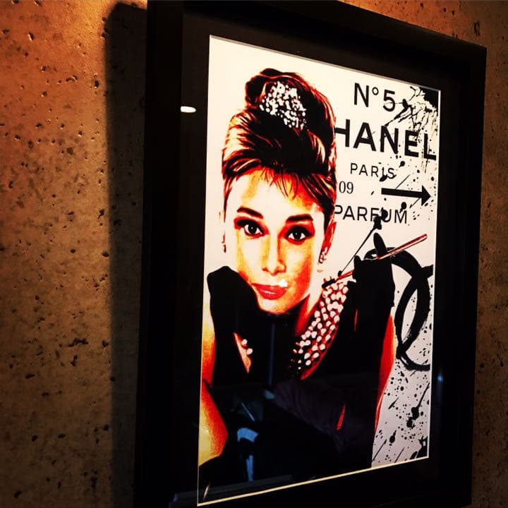 GrysonアートNSオードリーヘップバーンシャネル2オマージュパロディ