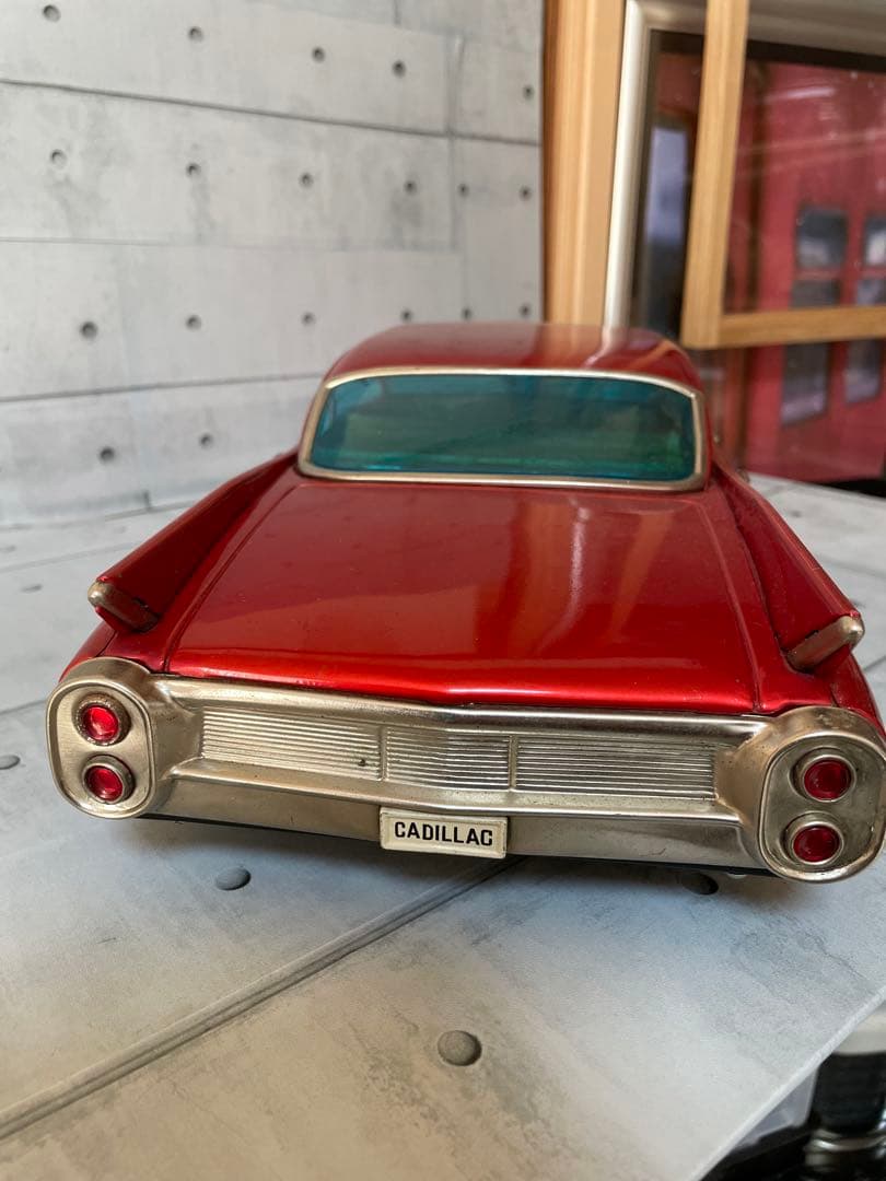 ヨネザワ　1960年代ブリキ大型キャデラック赤・黒2台460mm