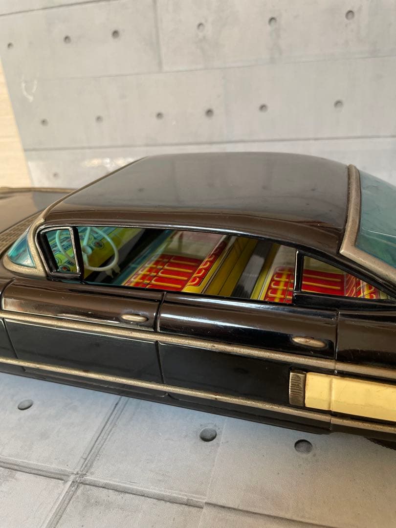 ヨネザワ　1960年代ブリキ大型キャデラック赤・黒2台460mm