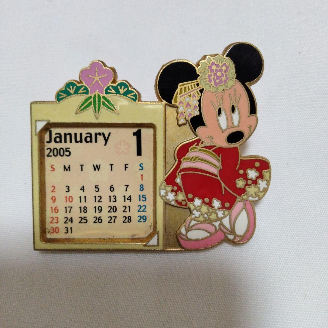 ディズニー　ミッキー・ミニー　2005 カレンダーピンバッジセット
