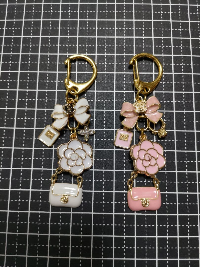 ハンドメイドチャーム　キーホルダー　キラキラカメリア　黒系　他おまとめ