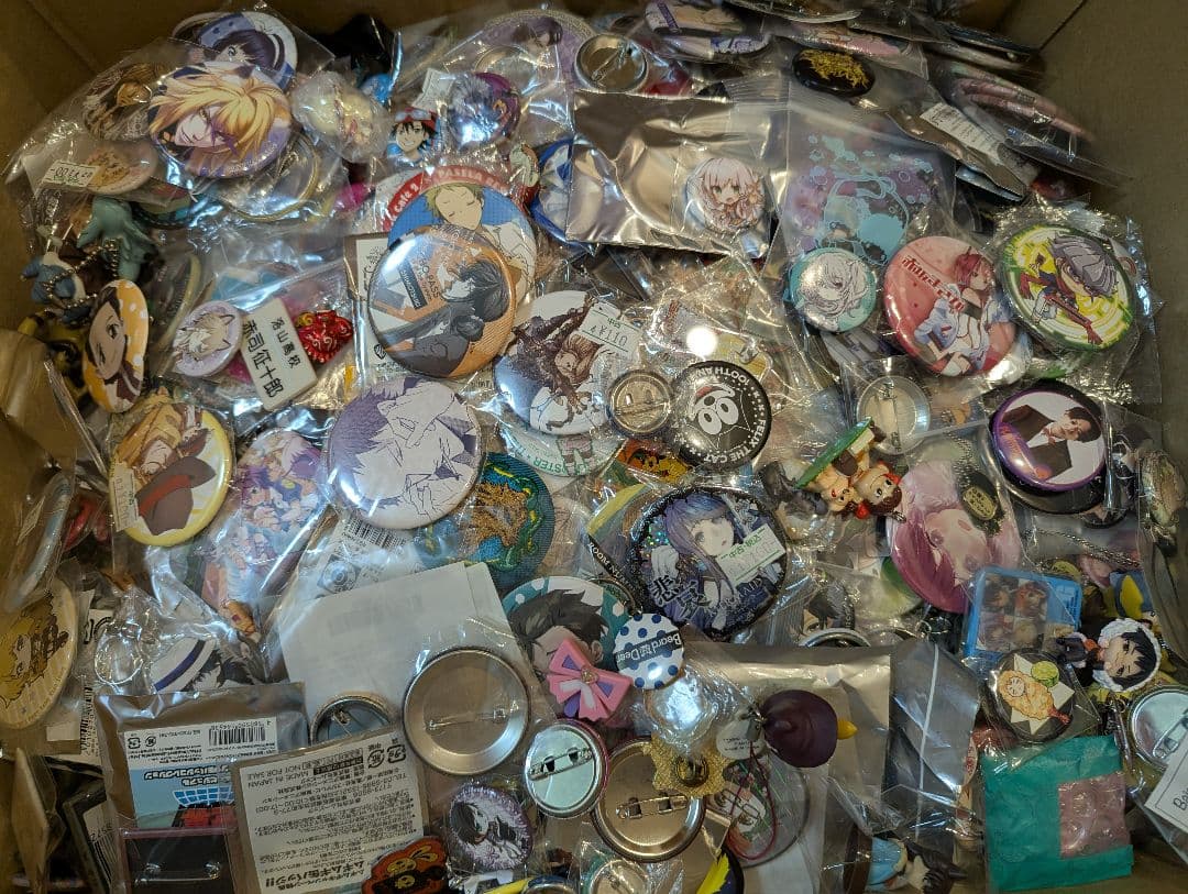 120サイズ 1300点以上 ノンジャンル 大量 缶バッジ アクスタ