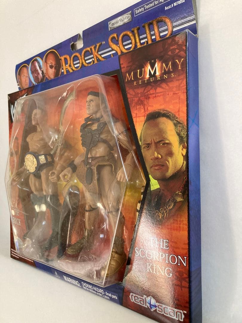 ザ・ロック　２バージョンのフィギュア　ROCK SOLID