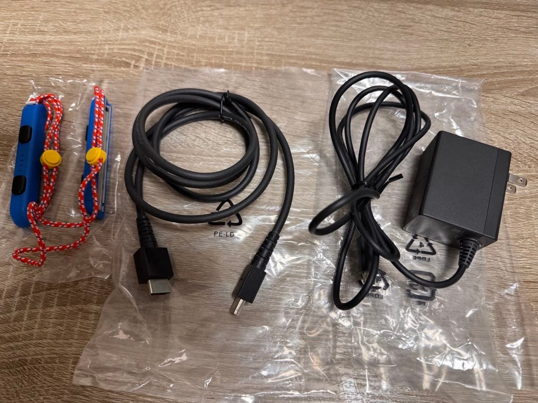 Nintendo Switch レッド 本体 + キャリングケース