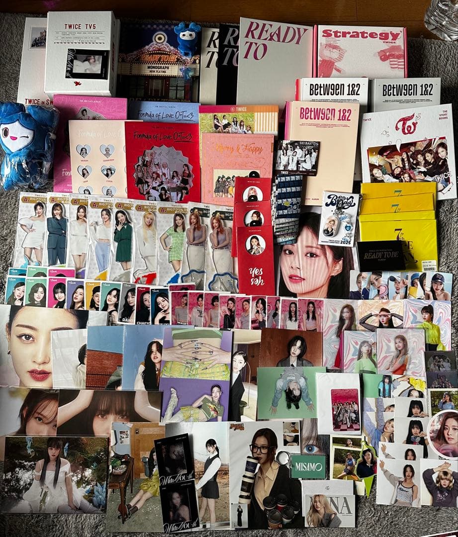 TWICE直筆サインうちわツウィ＋引退品 - メルカリ