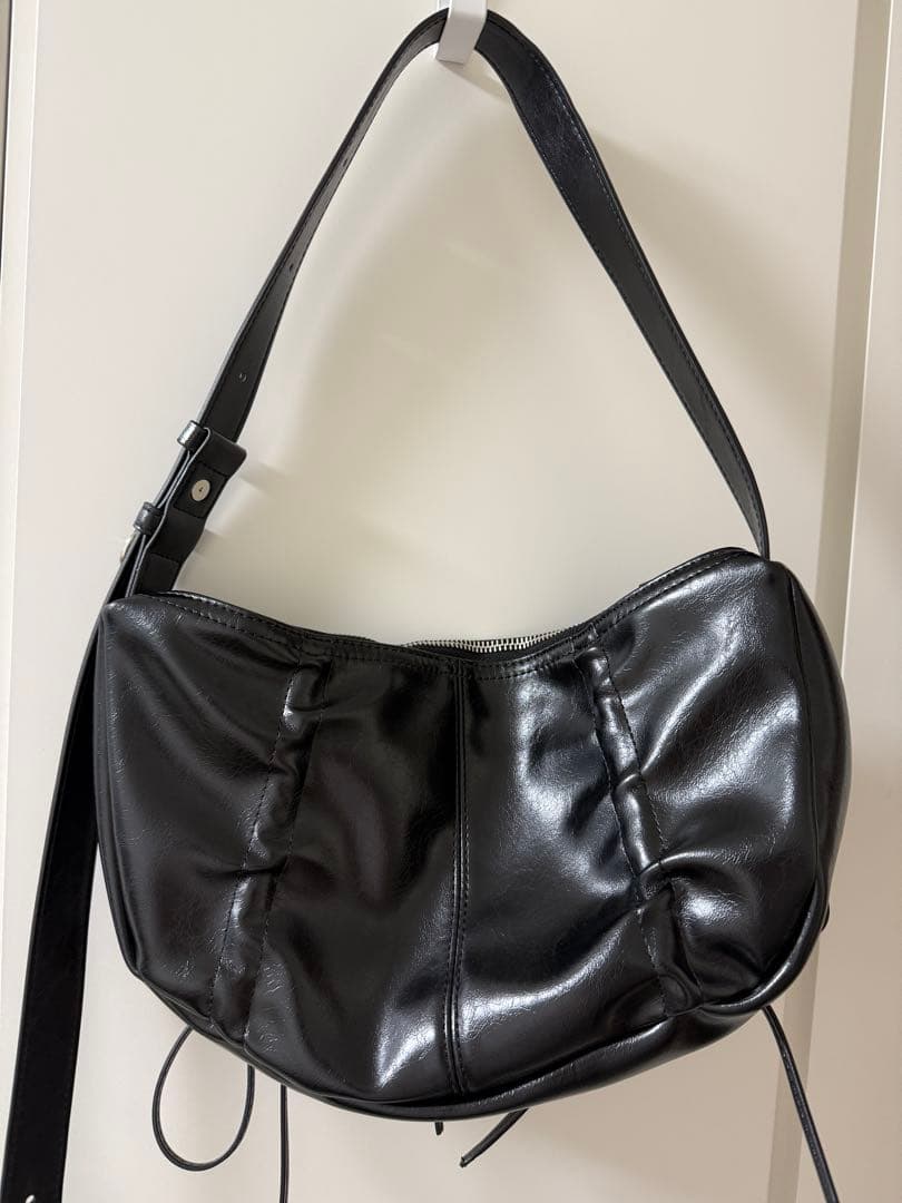 マーティン キム Matin Kim リボンラウンドバッグ ショルダーバッグ 黒