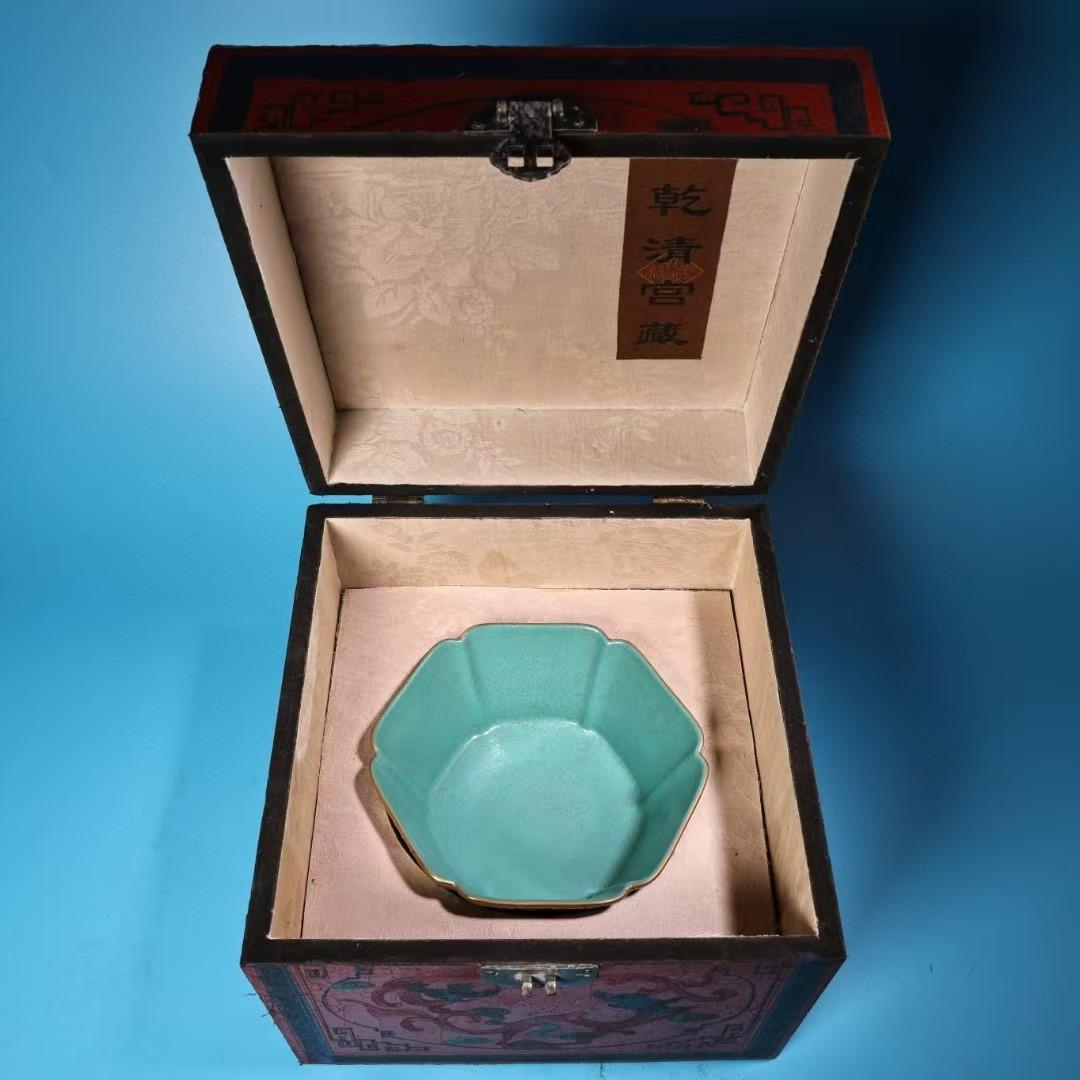 中国古美術・珍蔵七宝彩と粉彩・磁器六角碗・琺瑯彩・純手描き・箱付・置物・観賞皿