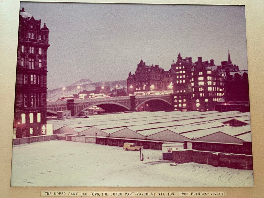 1979年冬夕暮れエディンバラNewTownからOldTownを望む - メルカリ