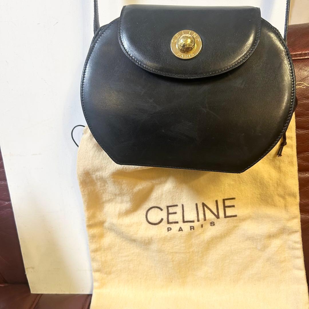 CELINE ブラックレザー ショルダーバッグ スター金具ゴールド