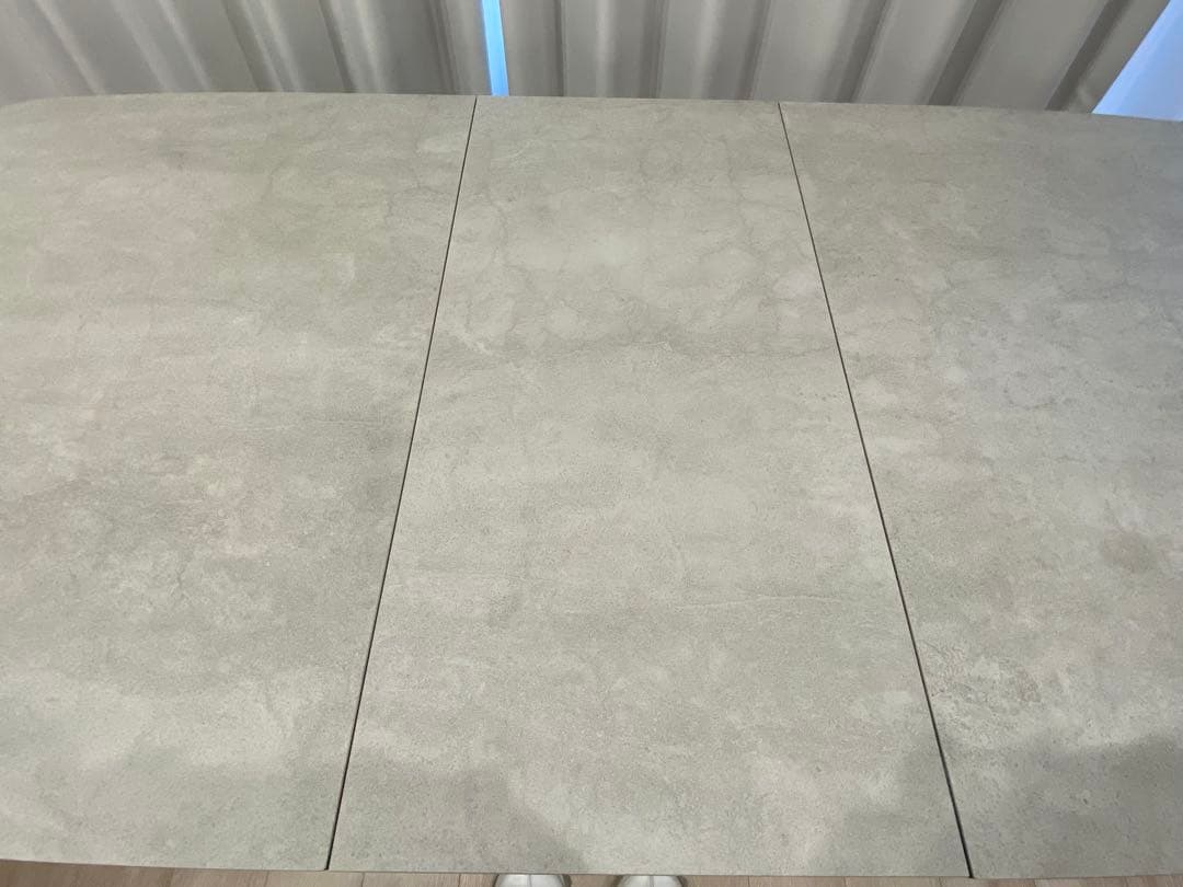 【ダイニングテーブル】イタリア　LAMINAM製　セラミック天板　伸縮