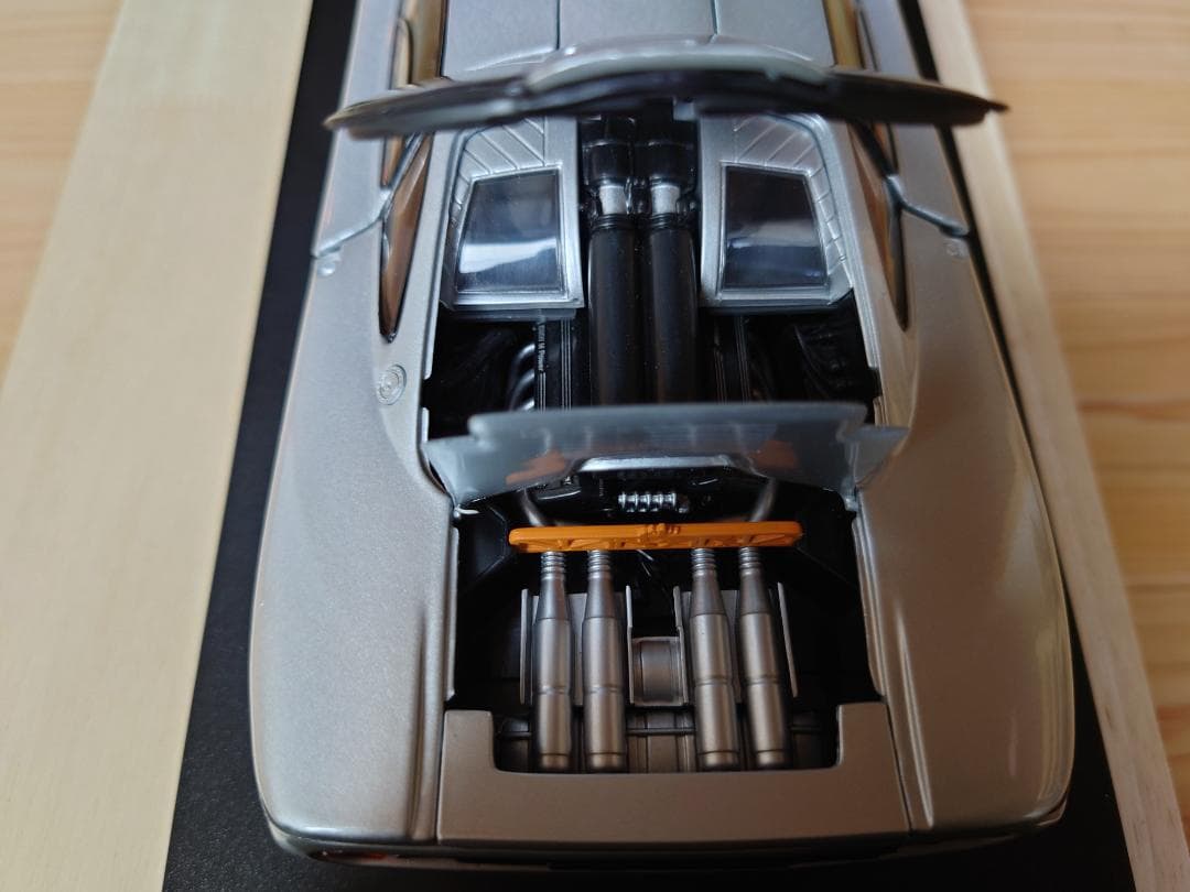 1/18 UT models（ユーティモデル）マクラーレンF1 ロードカー