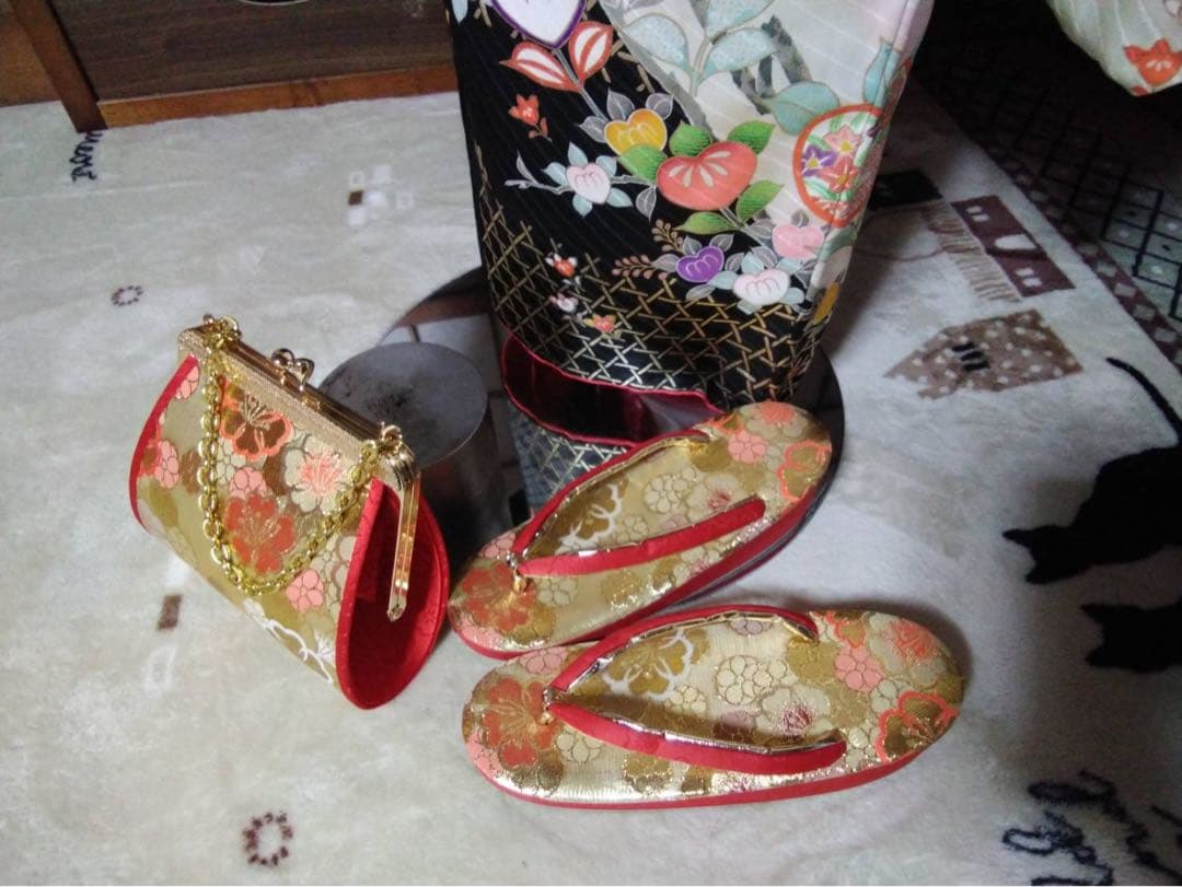 7歳向け・化繊・お着物のセット・目立たない汚れあり