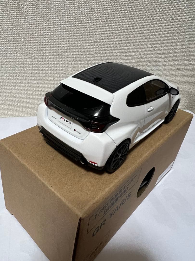 【非売品】 1/30 トヨタGR YARIS ホワイト ミニカー
