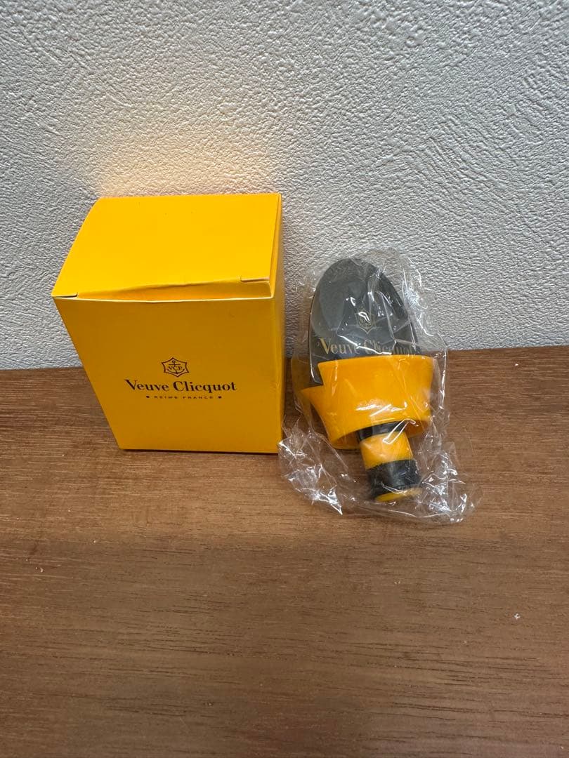 シャンパーニュ・ヴーヴクリコ・特選6種・グッズ盛り合わせ N