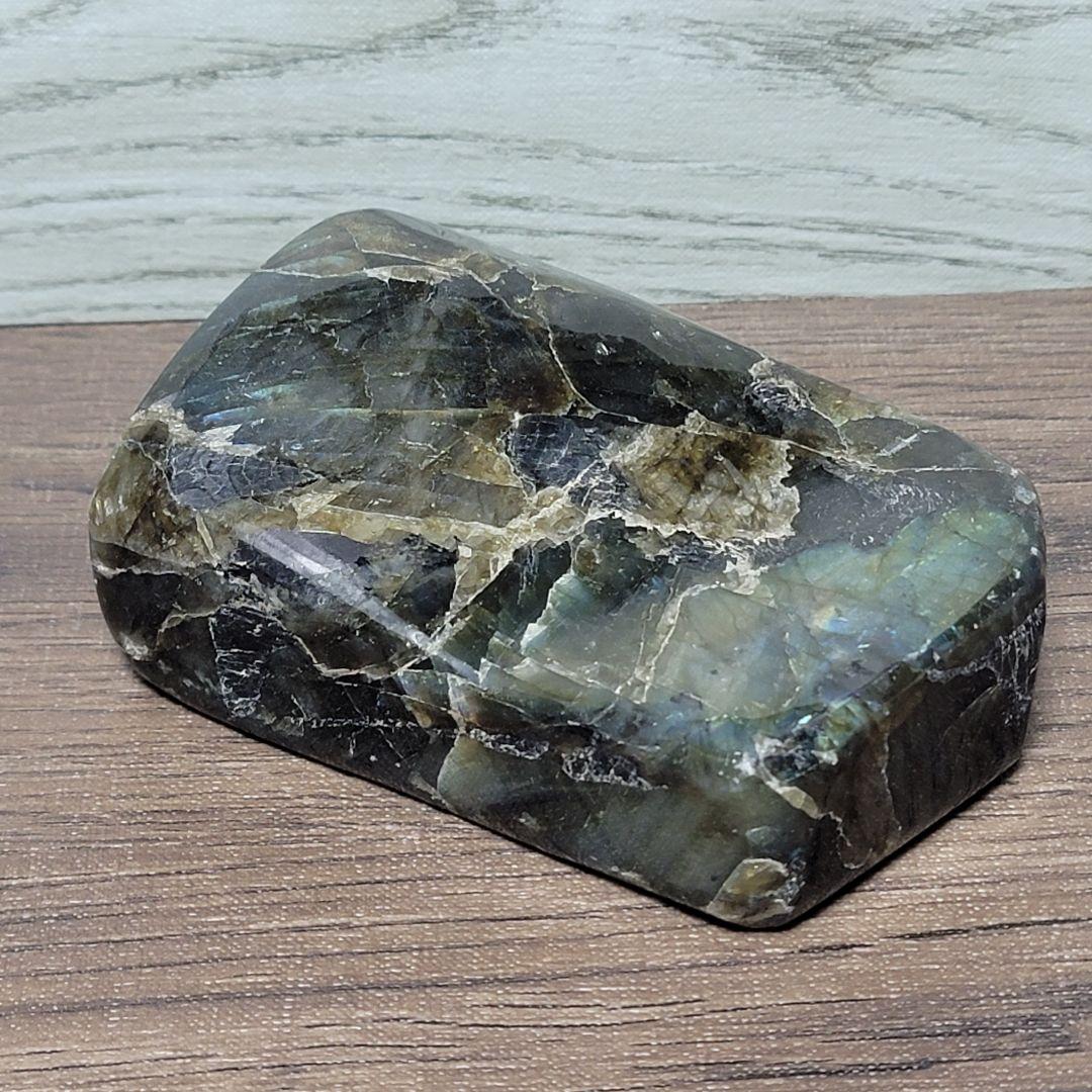 巨大ラブラドライト 原石 789g 台座付