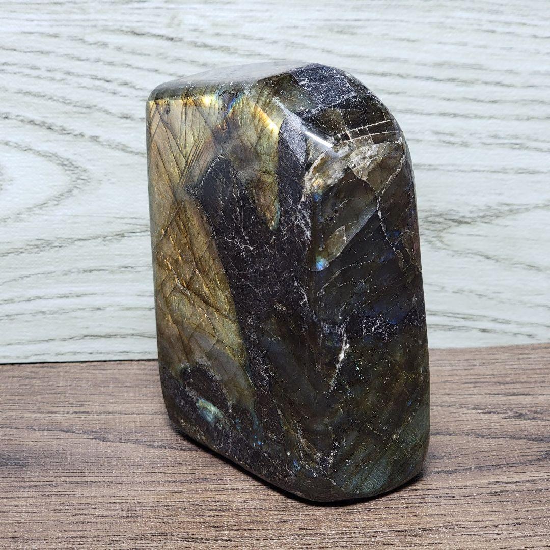 巨大ラブラドライト 原石 789g 台座付