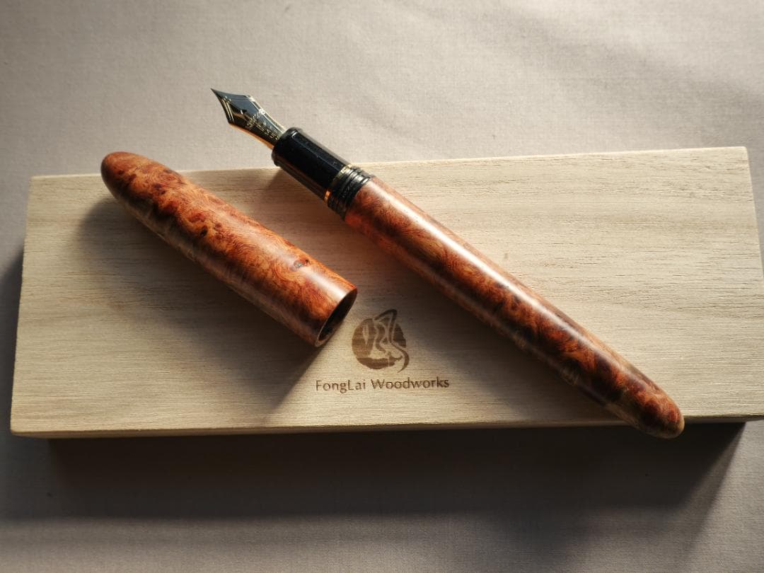 プラチナ万年筆＃3776 センチュリー用銘木軸 花梨瘤材紅白