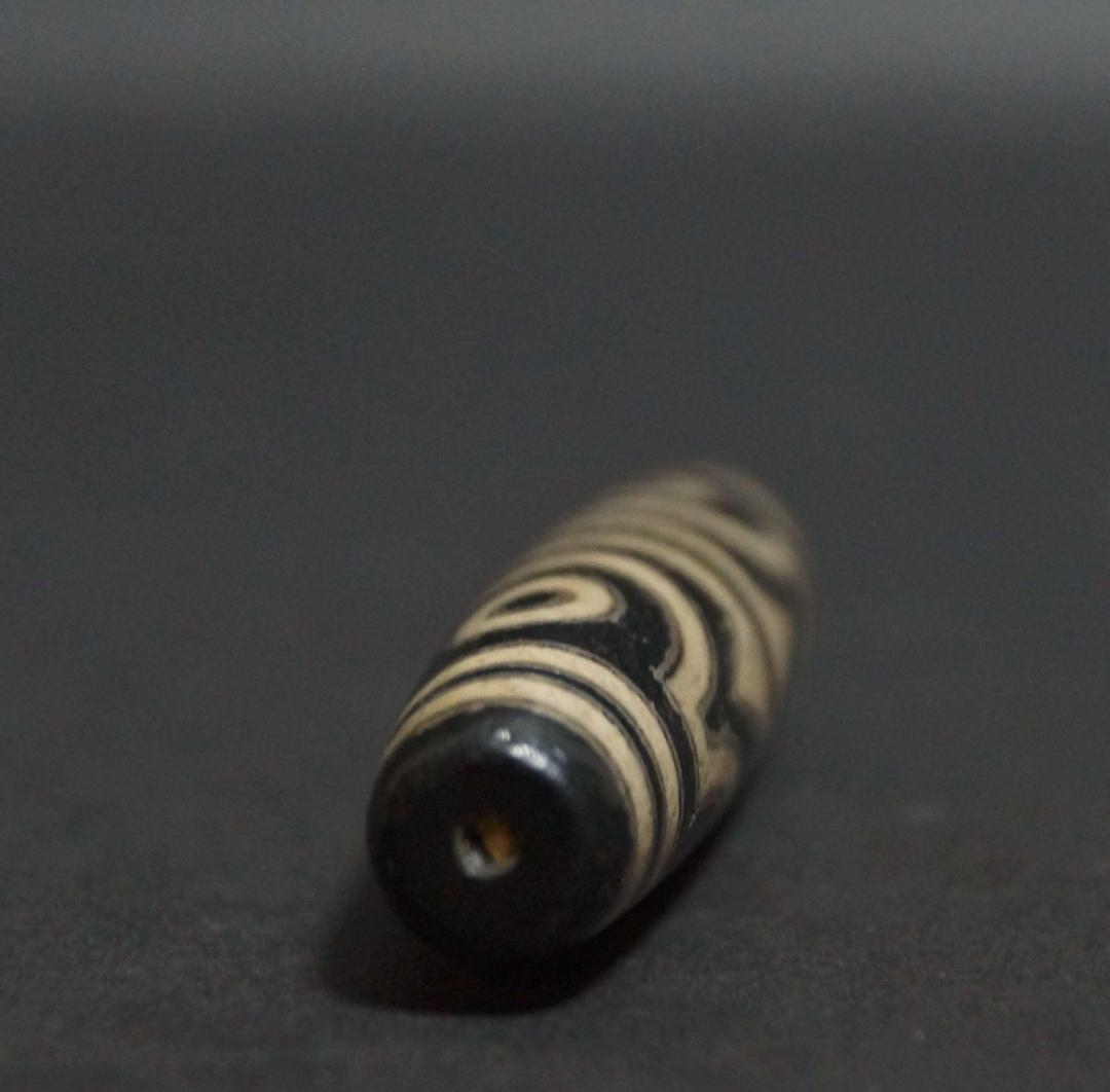 オールドチベット メノウ瑪瑙銀線象嵌『仏眼天珠』根付 緒締玉アゲート