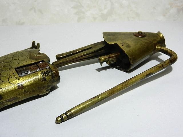 李朝（李氏朝鮮）のアンティーク魚型錠前（二重ロック機構の希少