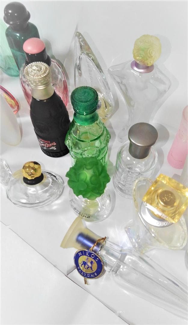 香水 空瓶 いろいろな香水のボトルのみ コレクションにいかが？ 送料無料①