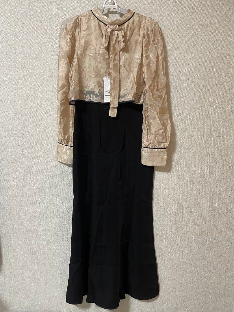 Jill by Jill stuart 未使用　ピンクベージュと黒のドレス