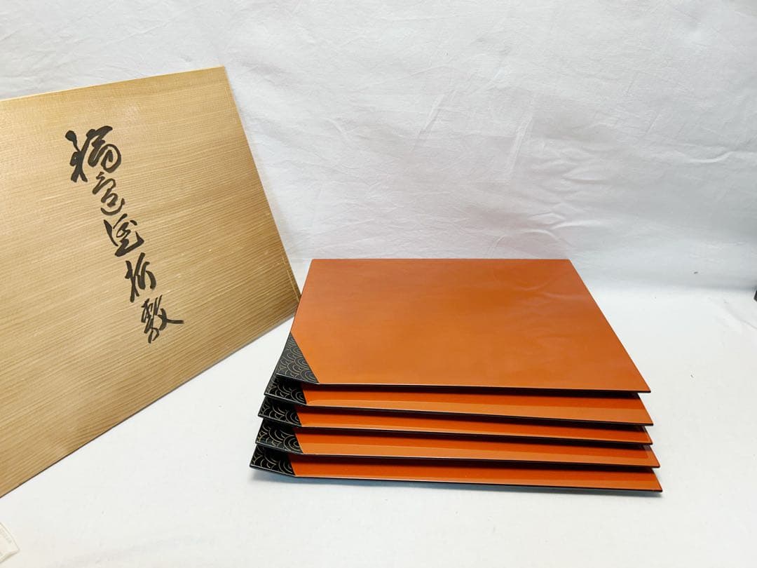 未使用 懐石道具 天然木製 輪島塗 朱塗 波蒔絵 折敷5客 栞 共箱