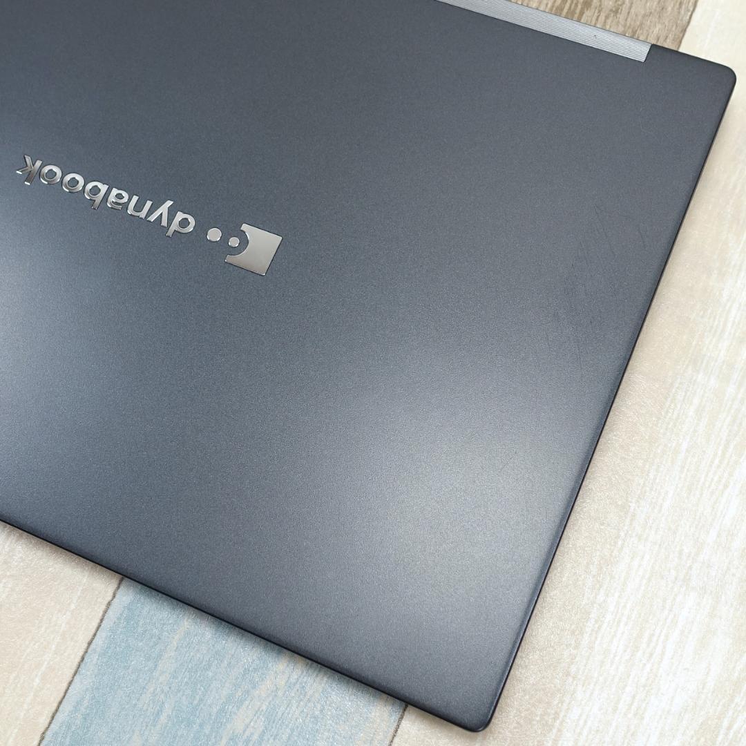 10コアCPUで最新モデルと同じデザインの超軽量バリ速モバイル