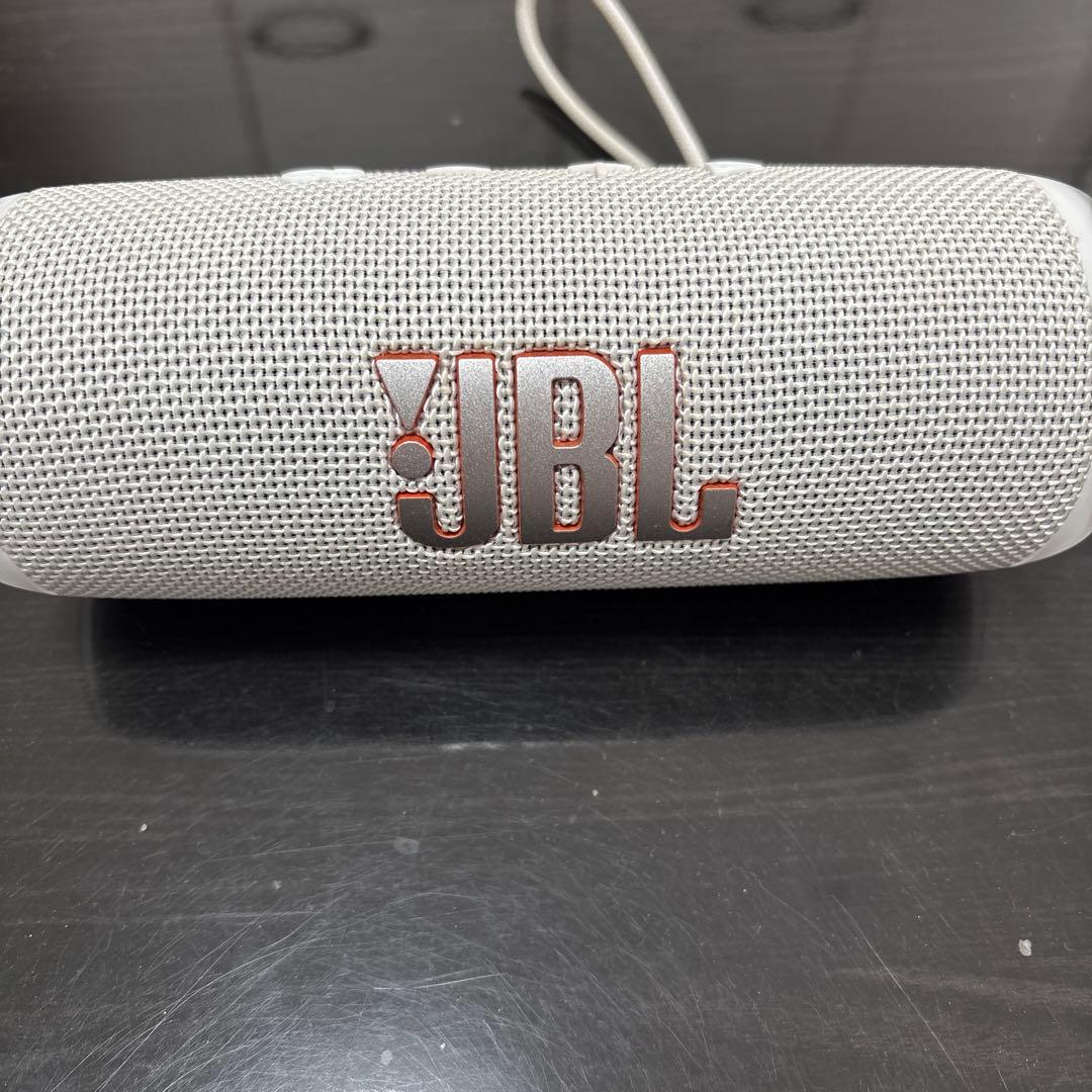 JBL FLIP6 ホワイト ワイヤレススピーカー - メルカリ