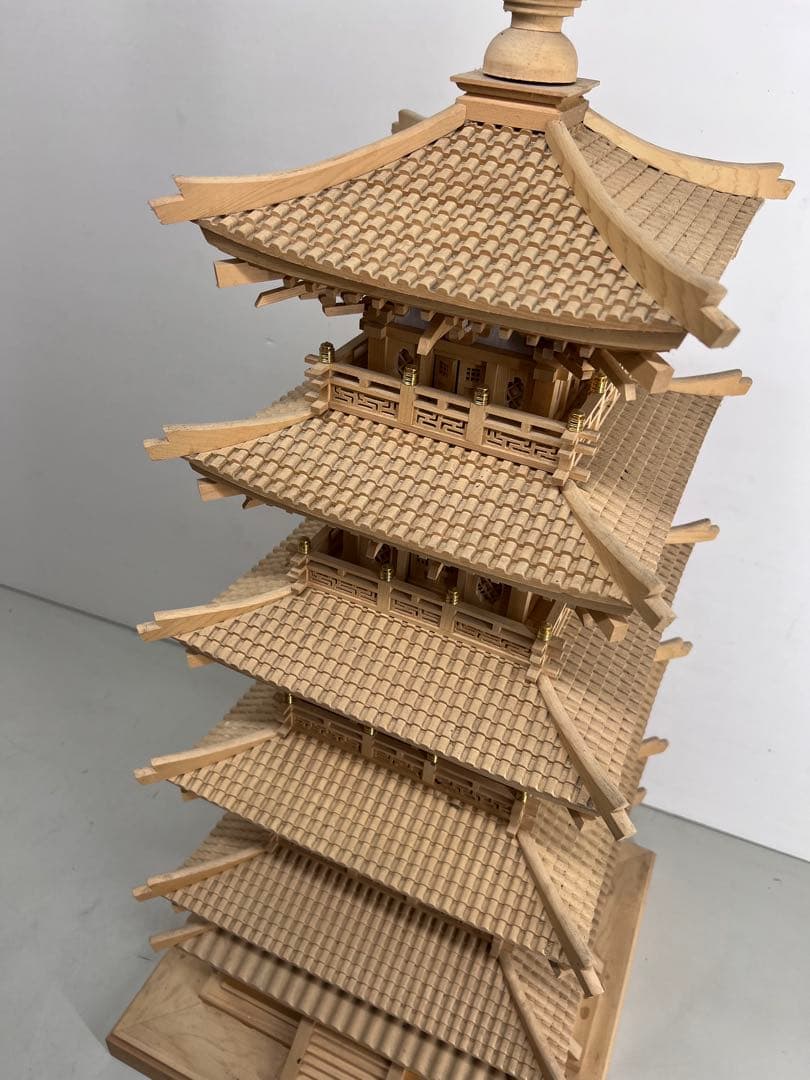 彫刻家 黄賢富 作 五重塔 総檜製 緻密彫り 木製 天然木 置物 オブジェ 大型