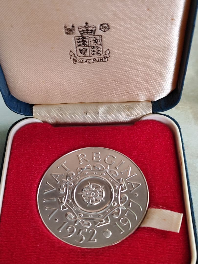希少】1977 イギリス エリザベス ジュビリー 中型 シルバーコイン銀メダル