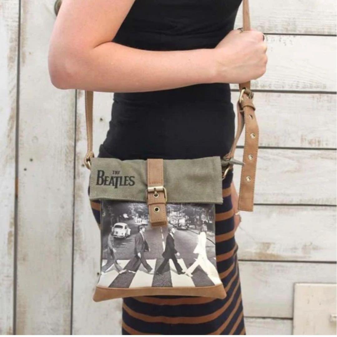 THE BEATLES ビートルズ (来日 60周年 ) サコッシュ - メルカリ